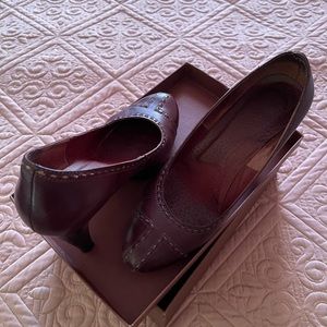 Leather very comfortable shoes, never feel you are in heels